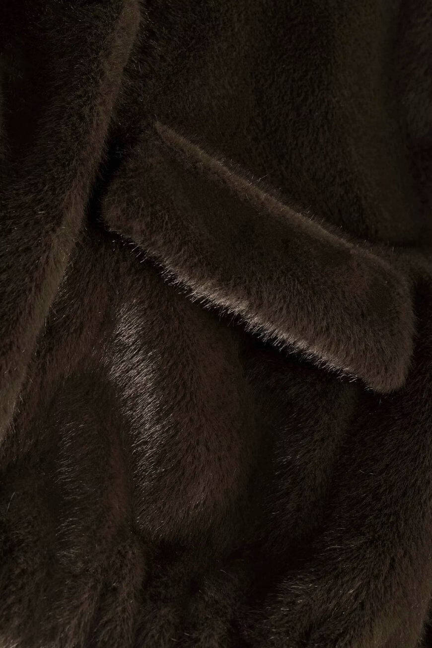 PAROS trumpa laisvo kirpimo striukė