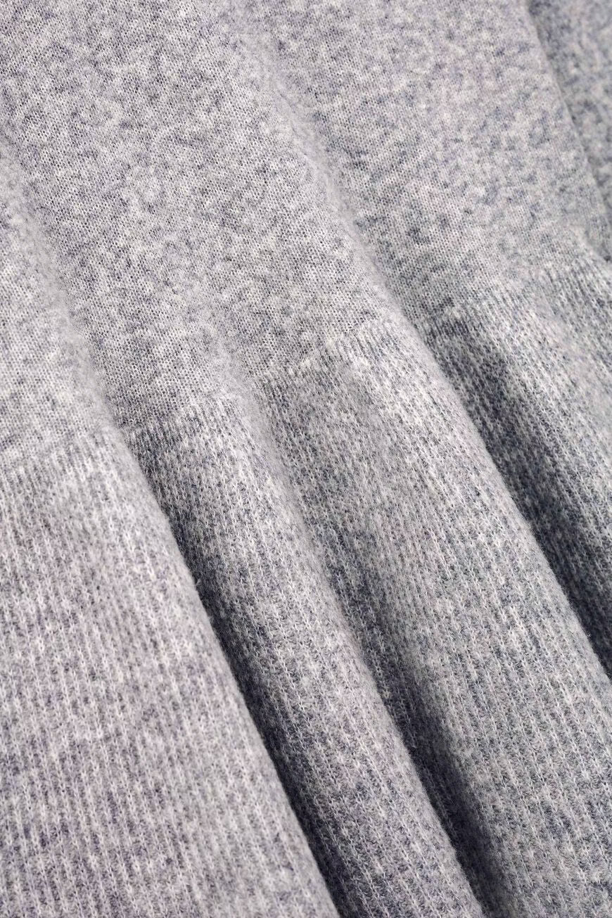 SALAMA megztinis su apvalia iškirpte