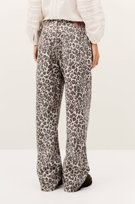 LEONIE leopardo džinsai