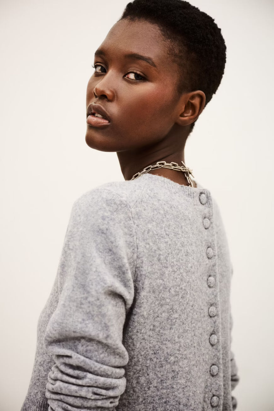 SALAMA megztinis su apvalia iškirpte